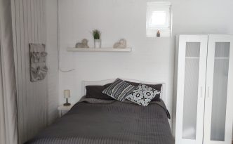 Schlafbereich mit Doppelbett