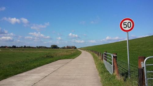 Deichland Radweg Tossens